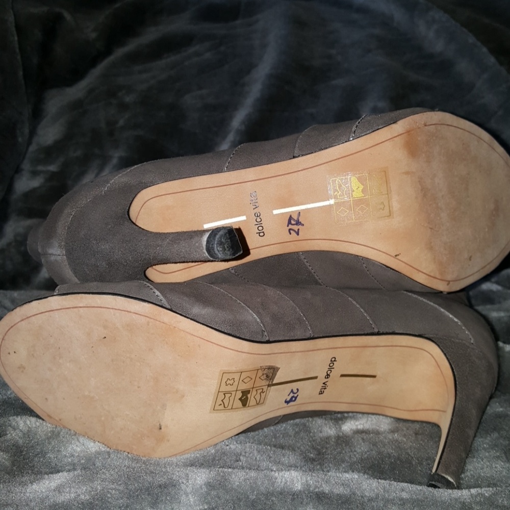 Shoes - Picture 3 of 4
